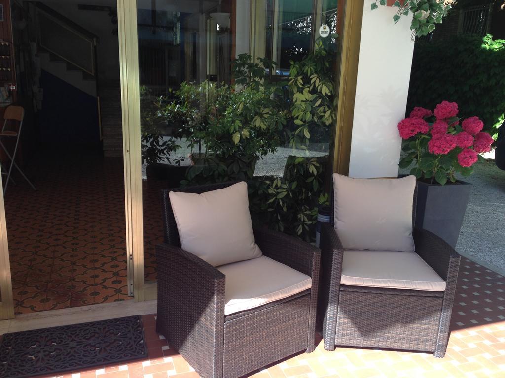 Hotel Mirella Rimini Exterior foto